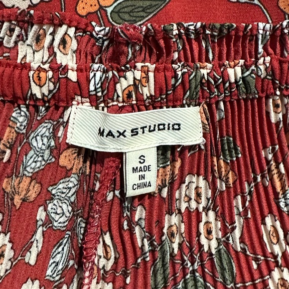 Max studio || Woman’s floral Top size small - Picture 5 of 6